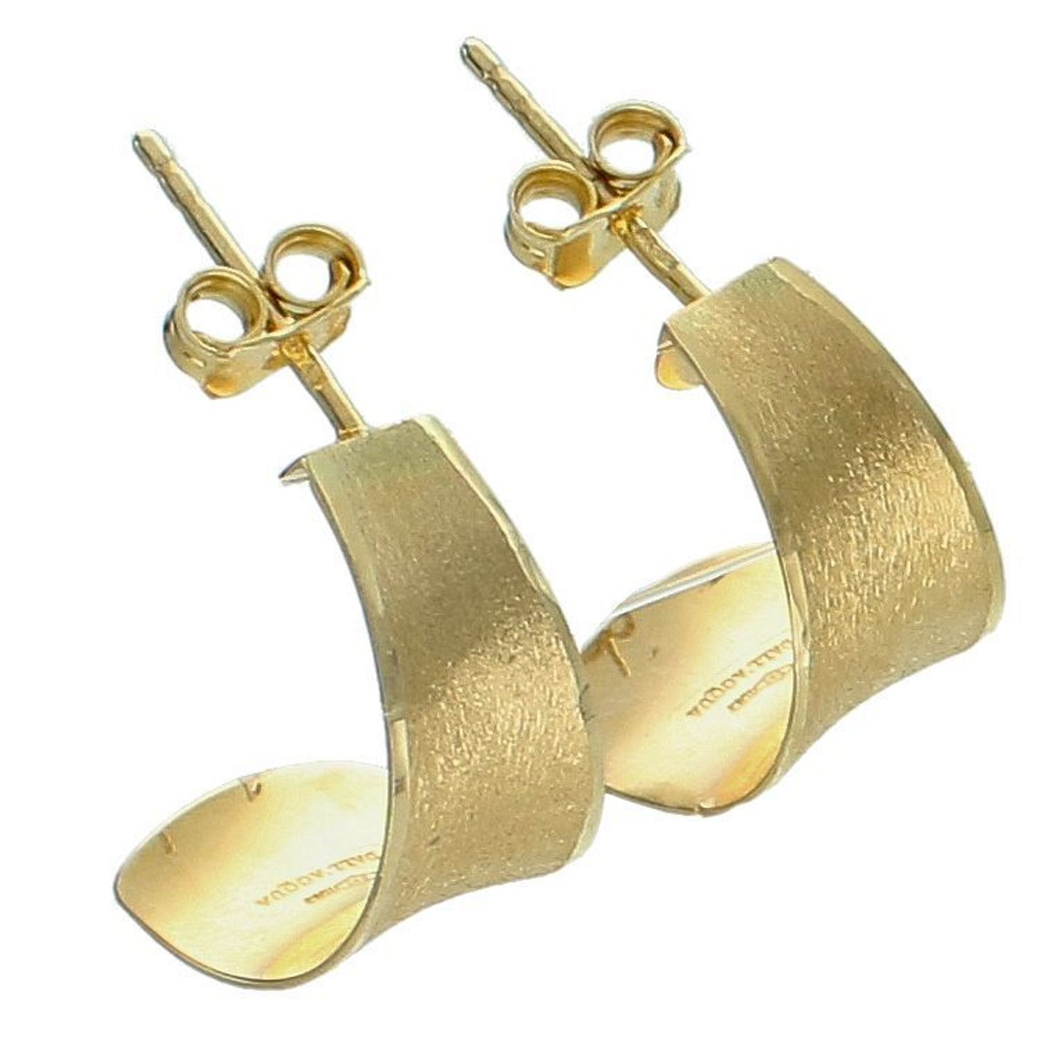 Kolczyki złote pół kołka satynowe pr 585, B6 OM R03-T-158 OR214880 Stylowe kolczyki wykonane z wysokiej jakości złota próby 585. Kolczyki satynowe mają pół okrągły kształt. Kolczyki to ponadczasowa biżuteria1.jpg